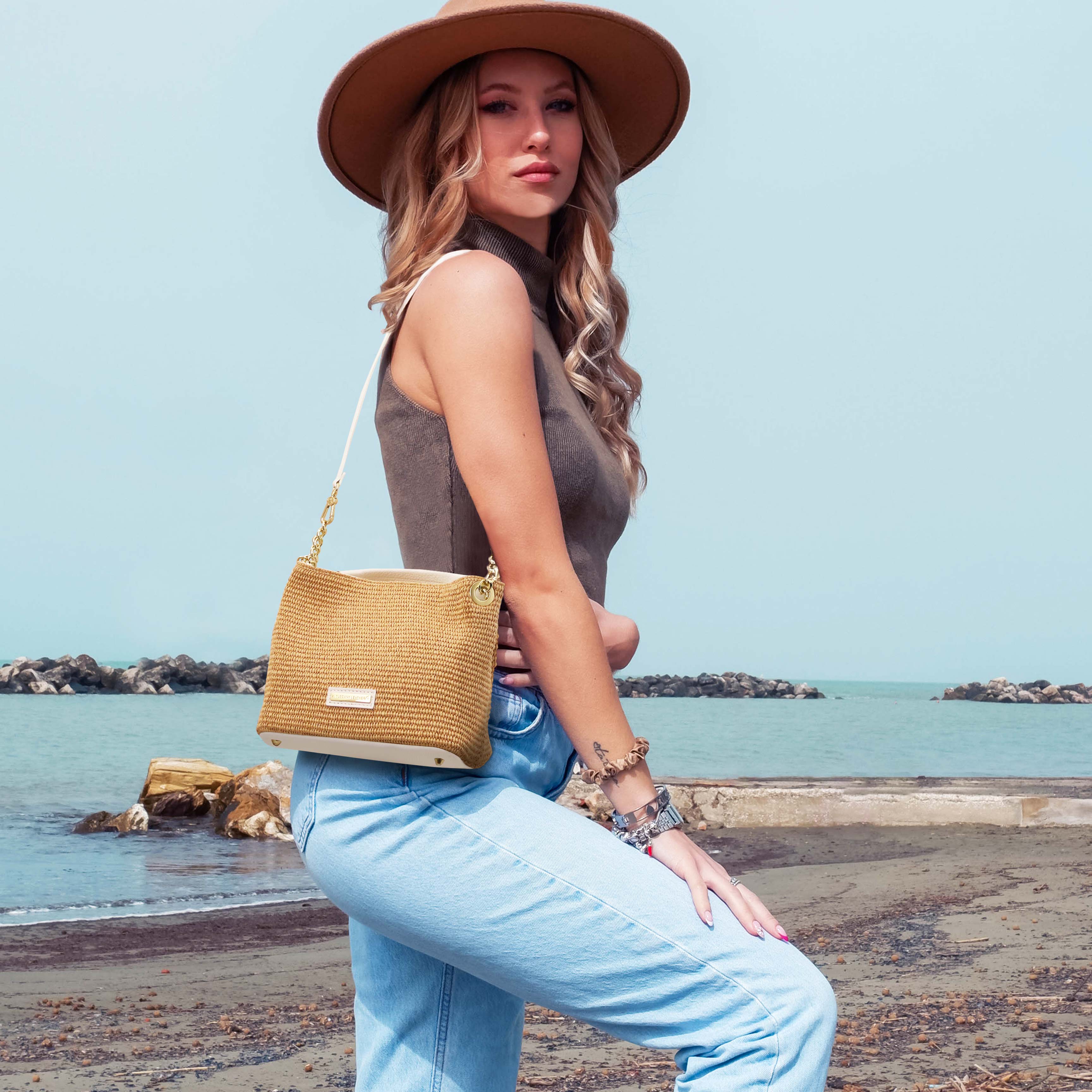 Bucketbag med halmeffekt