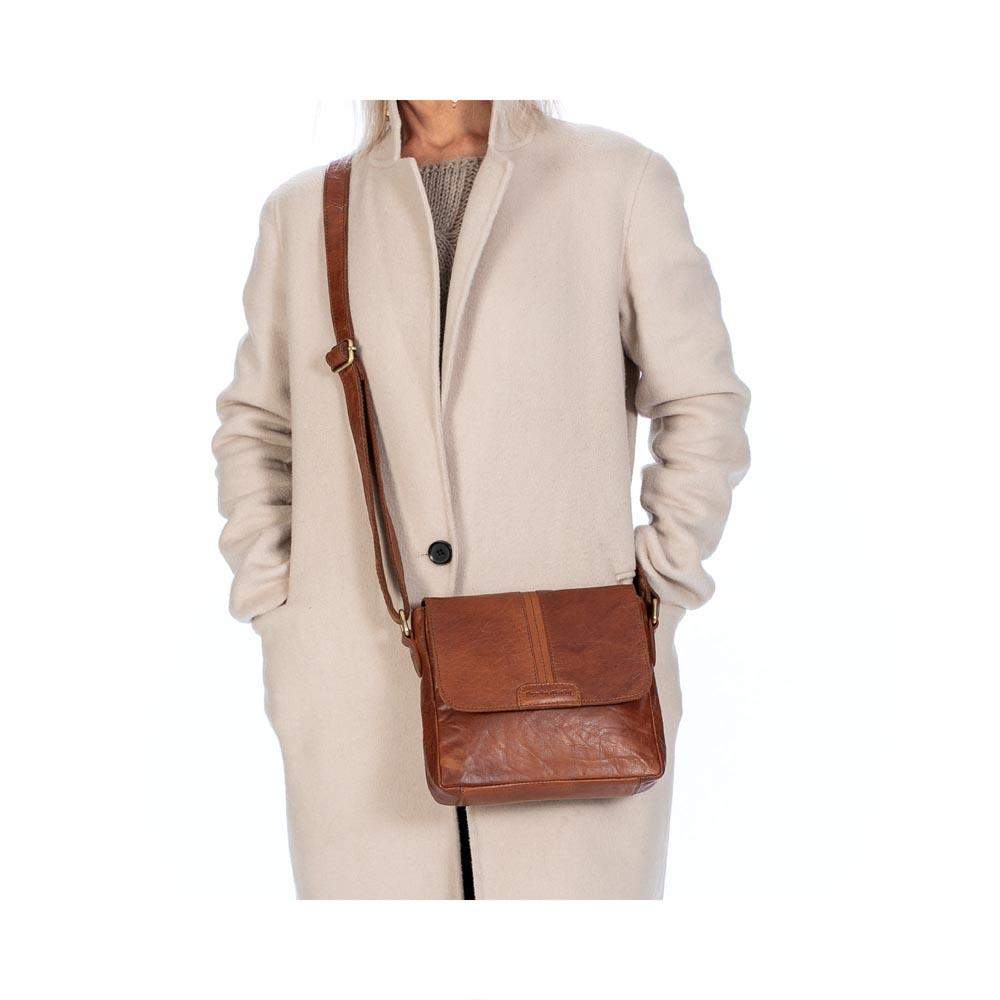 Axelväska med lock i Skinn - NewBag4you
