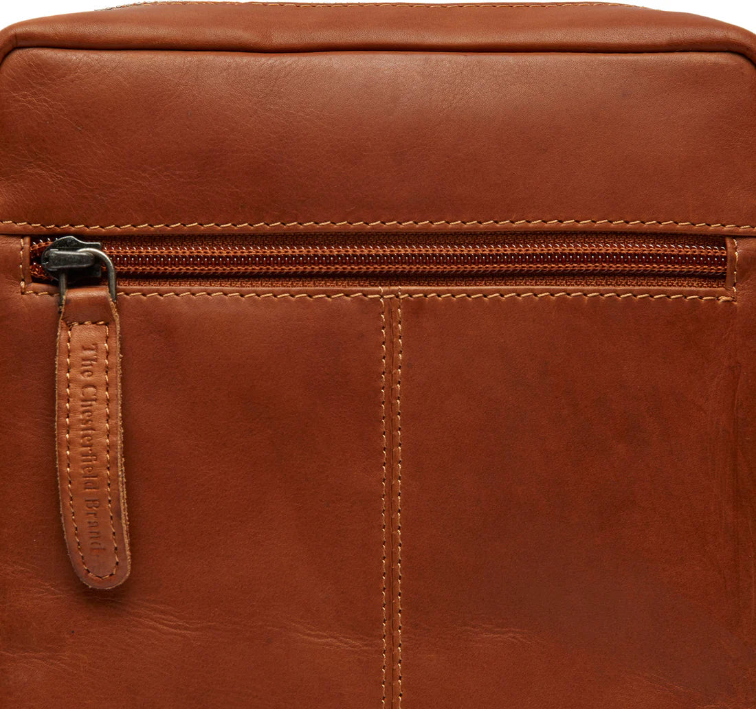 Modern axelväska i läder från The Chesterfield Brand