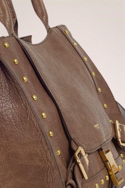 Handväska med Nitdetaljer Ulrika Design